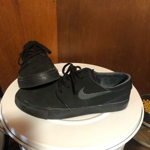 Men’s Nike shoes